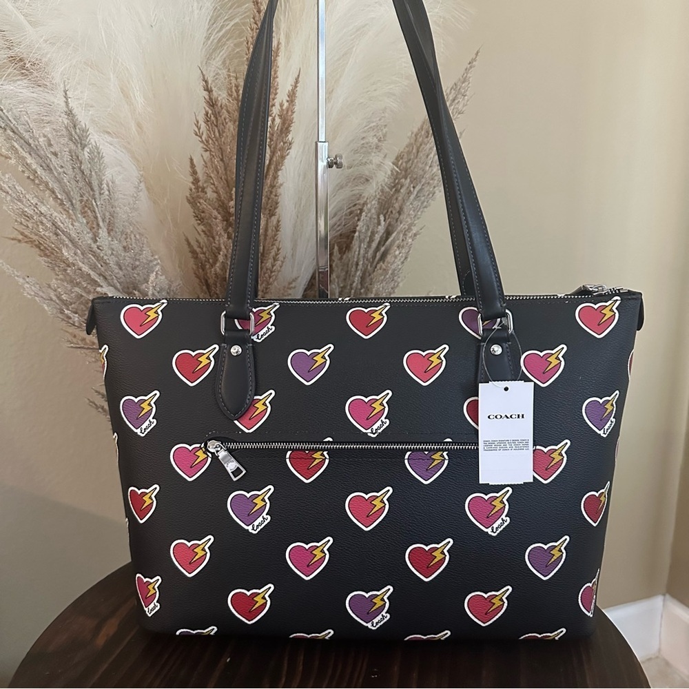 Coach Gallery Tote shoulder Bag With Heart Bolt Print - Picture 4 of 12